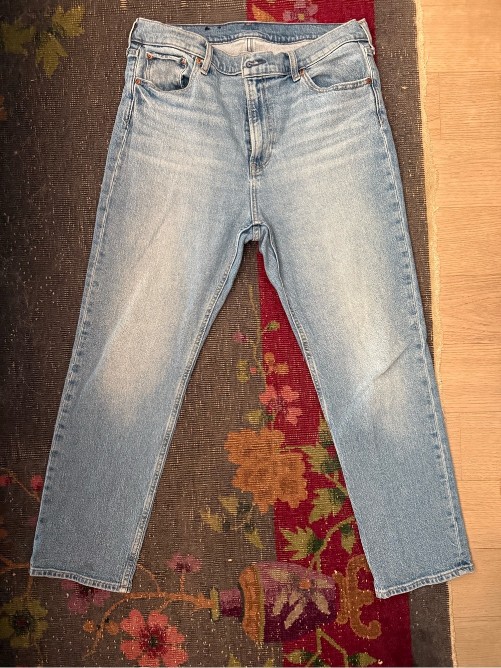 GAP '90s Straight High-Rise Jeans in Light Blue Denim. 32/16s